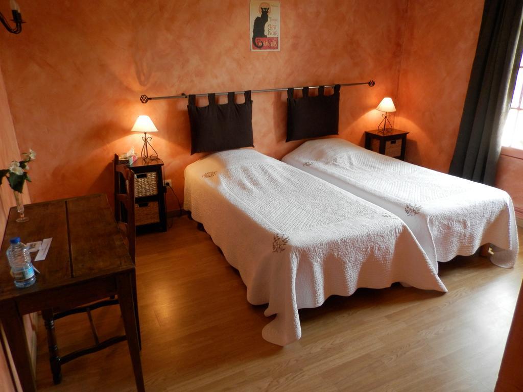 Bed and Breakfast Domaine De Varenne Saint-Amand-en-Puisaye Exterior foto
