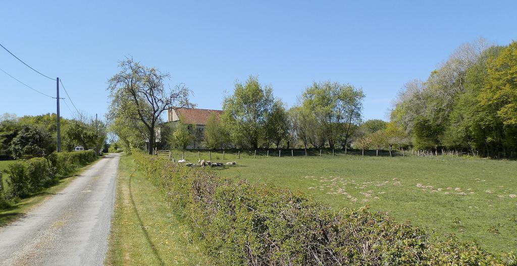 Bed and Breakfast Domaine De Varenne Saint-Amand-en-Puisaye Exterior foto